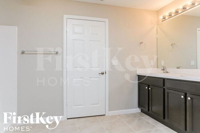 Building Photo - 4502 SW Yamada Dr