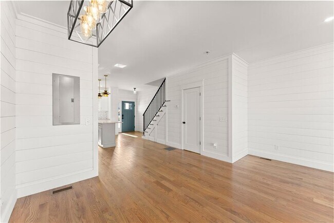 Building Photo - 35 Cottonwood St