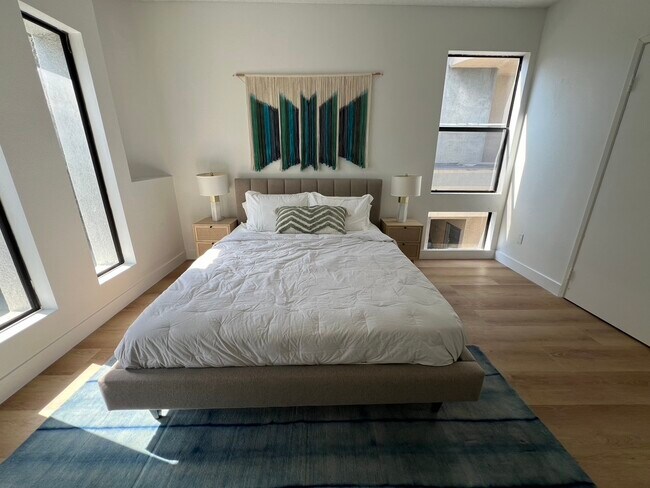 Building Photo - 2584 S Centinela Ave