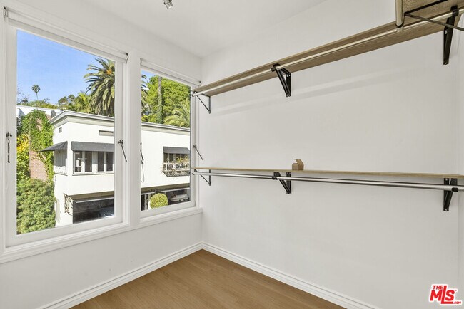 Building Photo - 1326 Londonderry View Dr