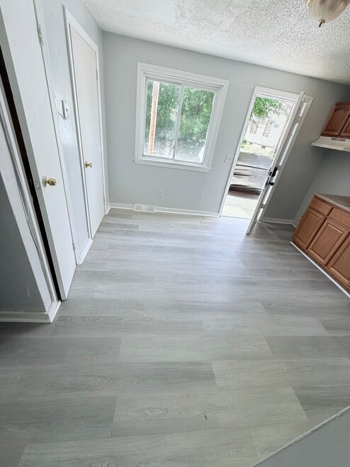 Building Photo - 161 Martin St
