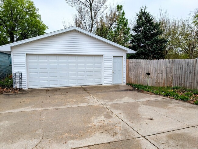 Building Photo - 517 1st Ave W