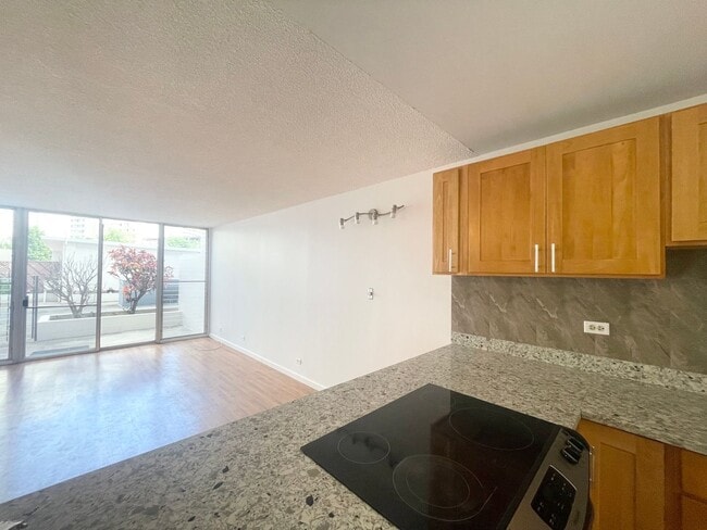 Building Photo - Ground Floor Unit in Likini West Available...