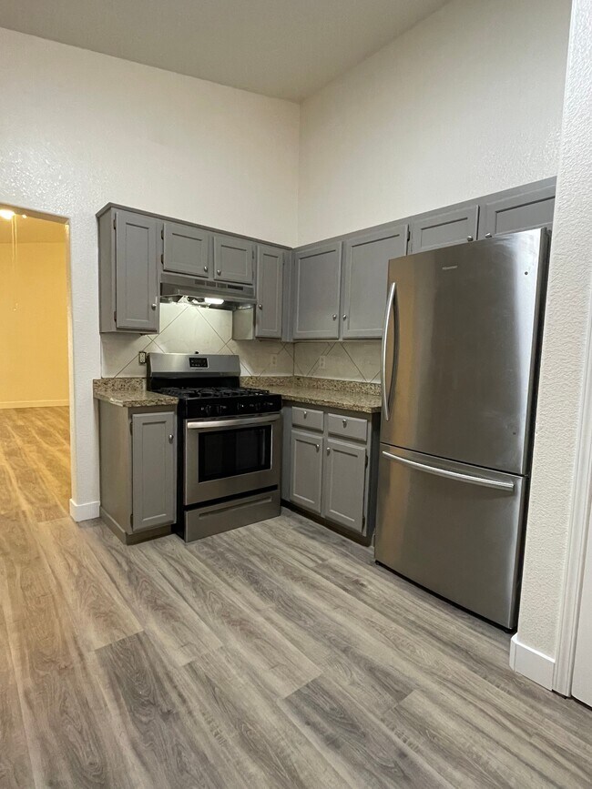 Building Photo - 2219 Cambridge Elms St