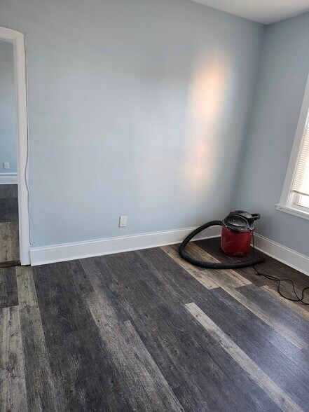 Building Photo - 70 Valentine St