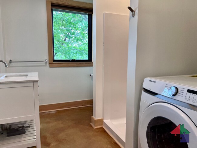 Building Photo - 785 Jacobs Rd