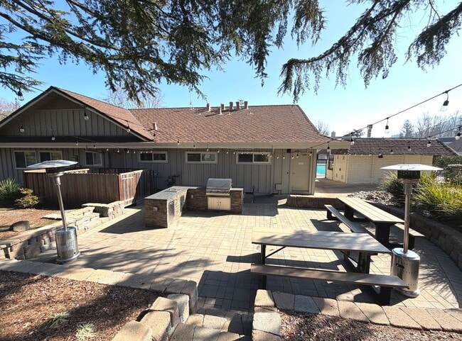 Building Photo - REMODELED LARGE 1600sf 4BR/2BA 3PK ?Miramonte Gardens AVAIL NOW
