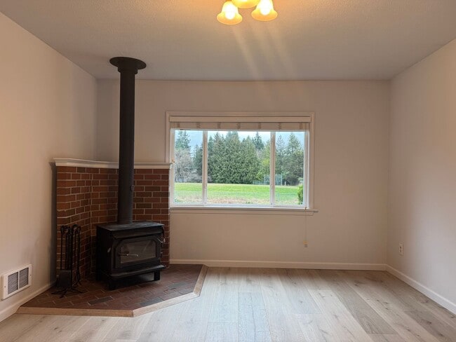 Building Photo - CLICK "REQUEST A TOUR" NOW!