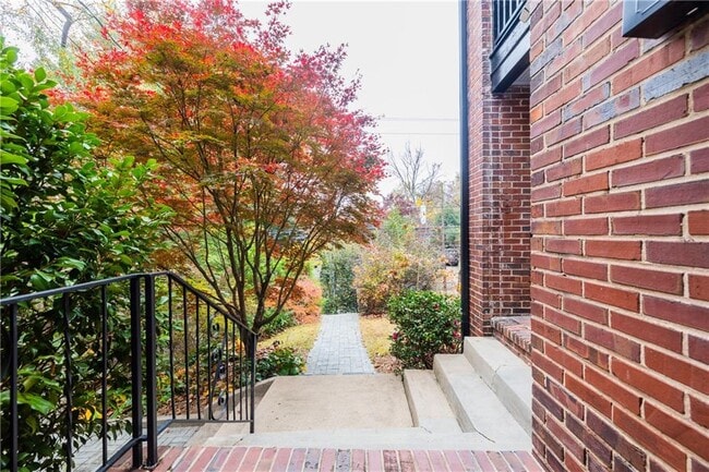 Building Photo - 360 8th St NE