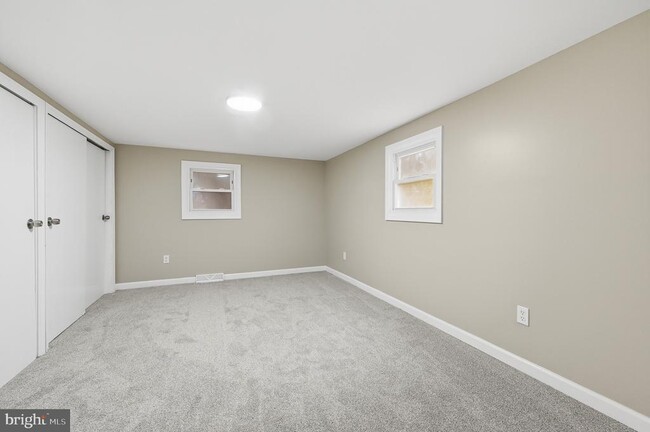 Building Photo - 667 S Broadway