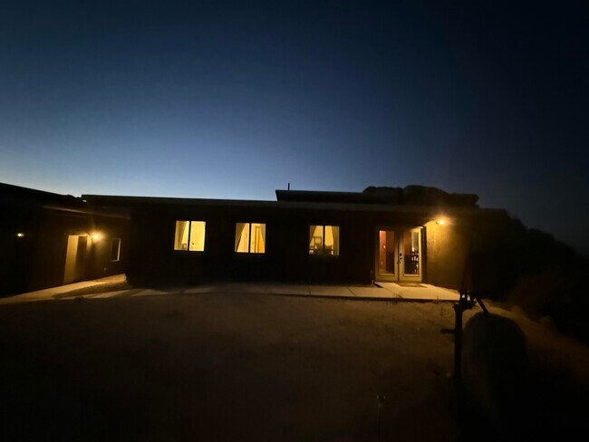 Building Photo - 60913 Manzanita Rd
