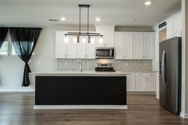 Building Photo - 13 Westerly Sta