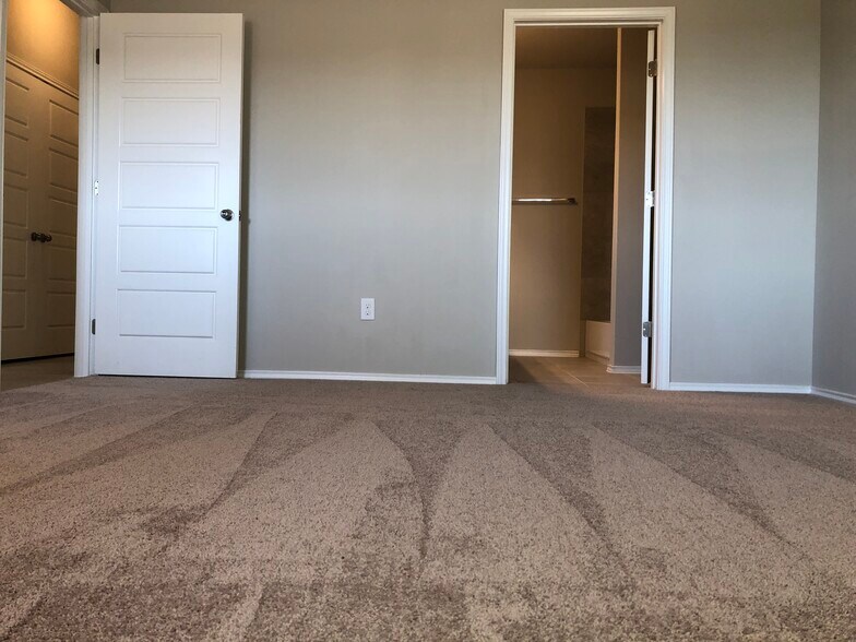 Spacious Master Bedroom - 1807 Davidson Ranch Dr