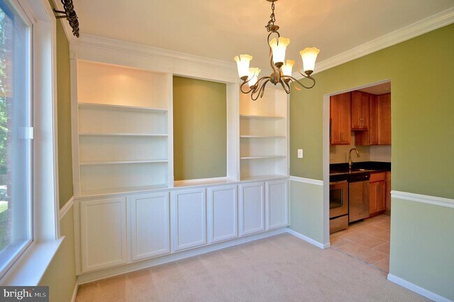 Building Photo - 9702 Kingsbridge Dr