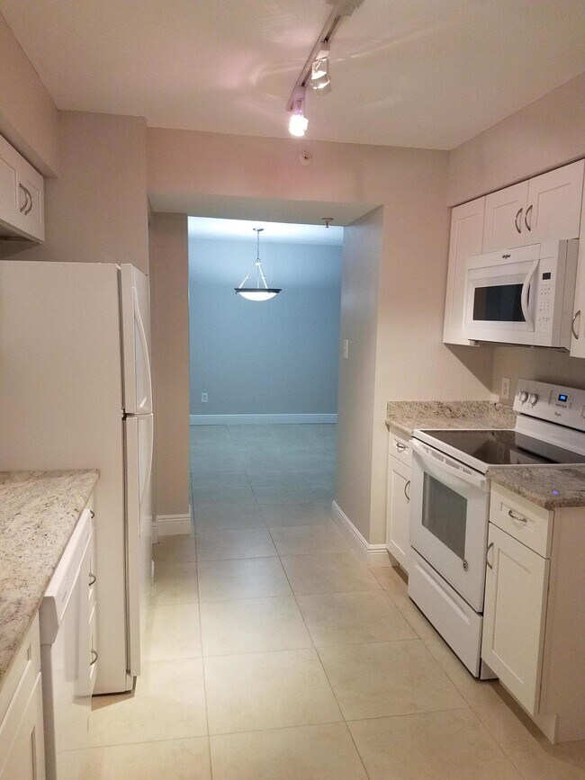 Building Photo - 820 Lavers Cir