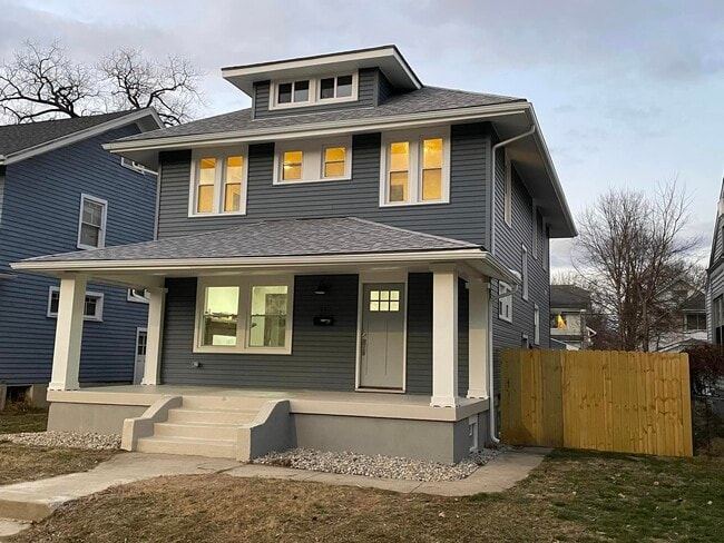 Building Photo - 317 Kenwood Ave