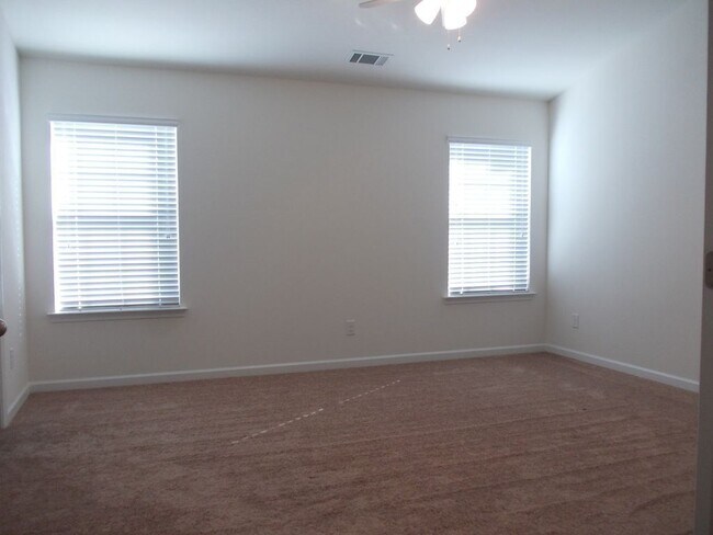 Building Photo - 2528 Walnut Forest Dr