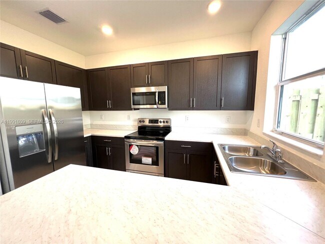 Building Photo - 1864 SE 27th Rd