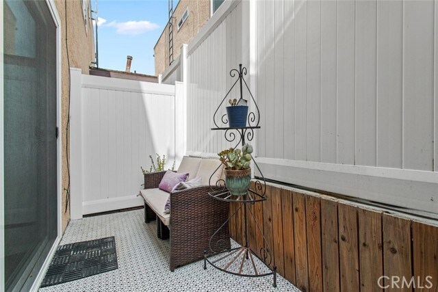 Building Photo - 1534 E Wilson Ave