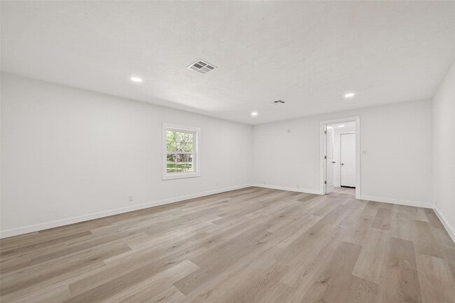 Building Photo - 815 Brooks Ave