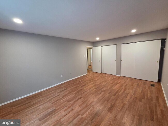 Building Photo - 2201 Strahle St