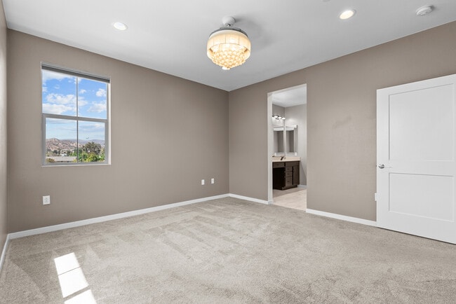 Building Photo - 105 Red Brick Dr