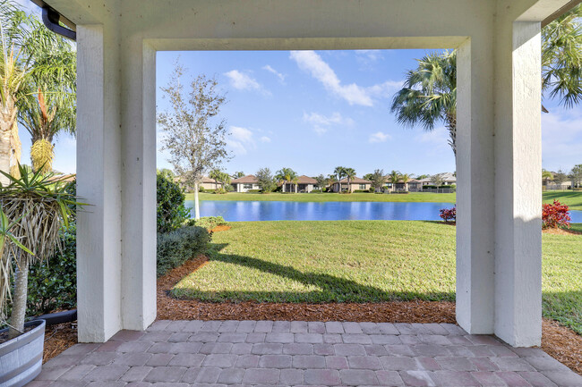 Building Photo - 633 SE Monet Dr