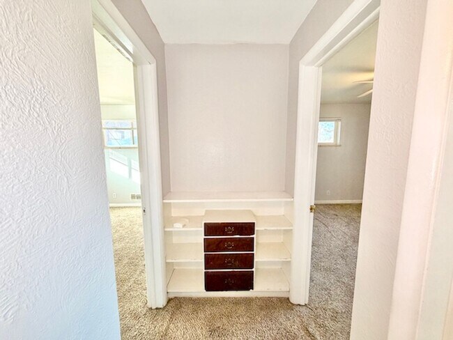 Building Photo - DEC RENT FREE FOR A LEASE STARTING BY NOV 15TH! - BRICK HOME WITH FINISHED BASEMENT