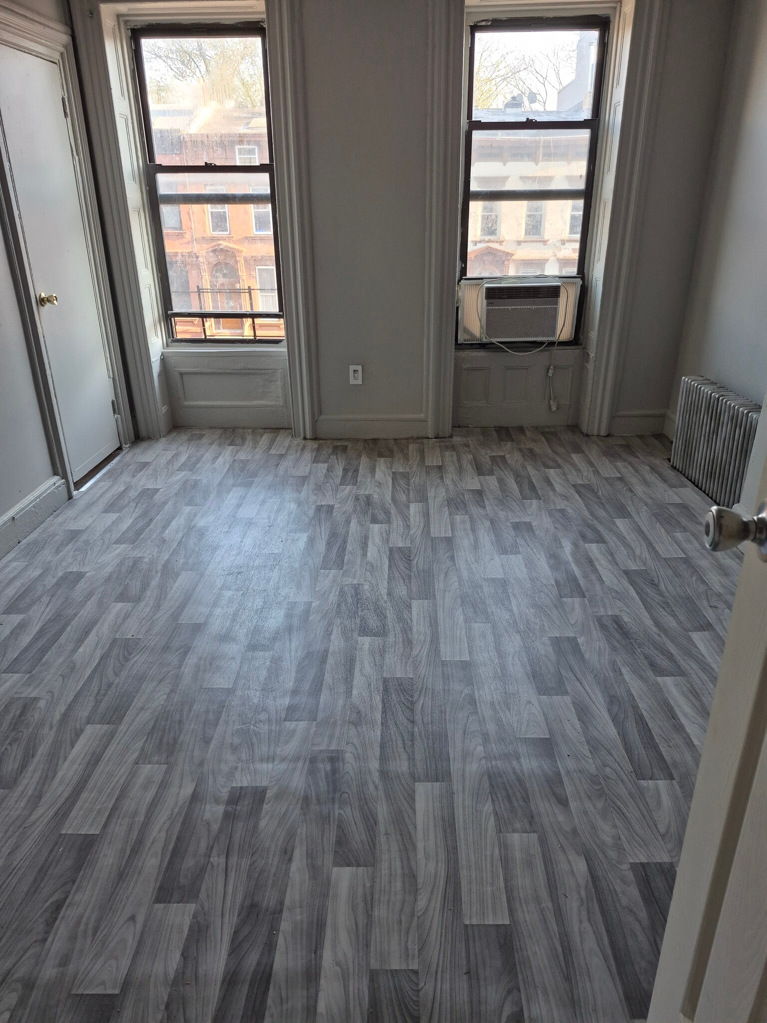 1 ft bedroom - 179 Hart St