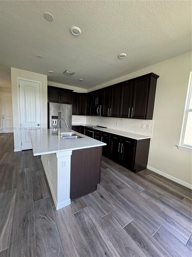 Building Photo - 4729 Greenway Dr