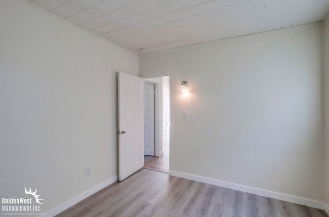 Building Photo - Updated 2Bdm 1Ba Apartment in Point Loma Heights!
