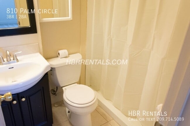 Building Photo - 810 Palm Cir