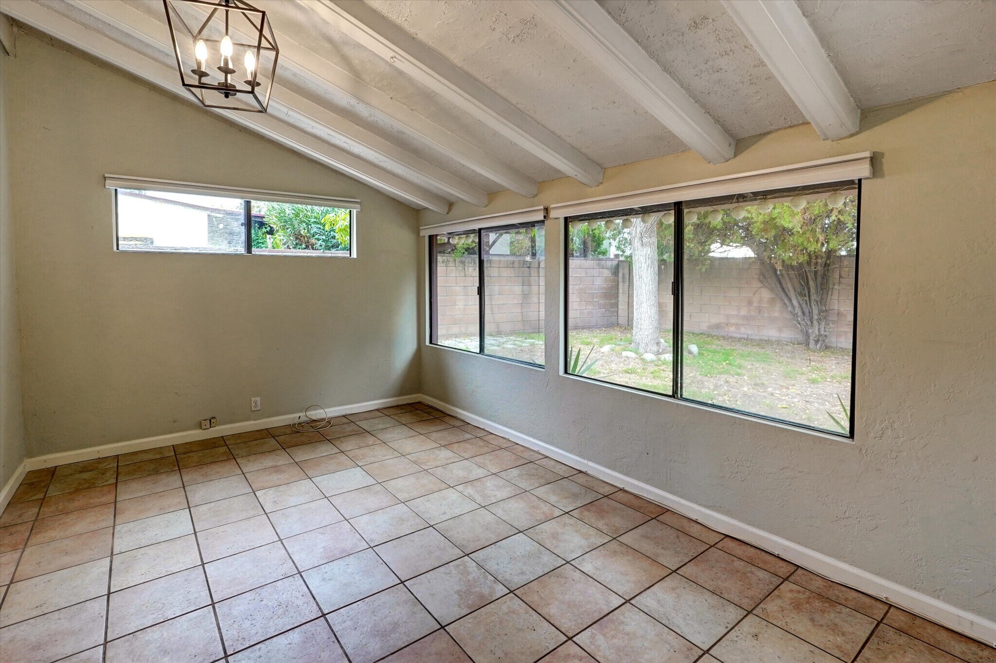 Building Photo - 5863 Alonzo Ave