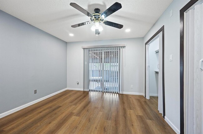 Building Photo - 17007 Pastoria Dr