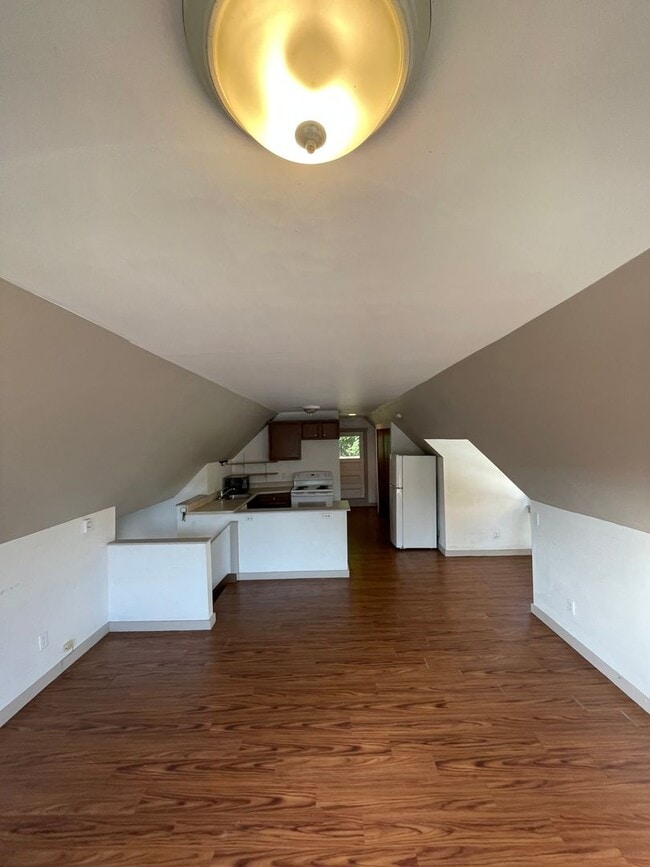 Building Photo - 431 Forest Ave