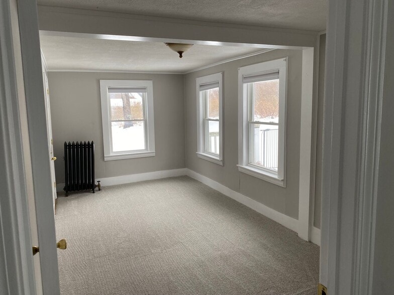 Building Photo - 939 Maplewood Ave