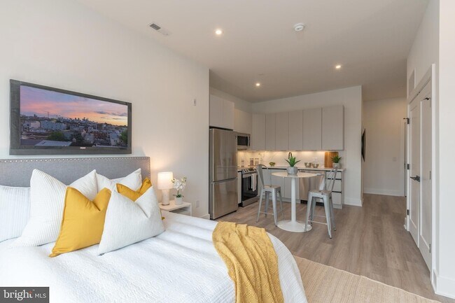 Building Photo - 1421 E Columbia Ave