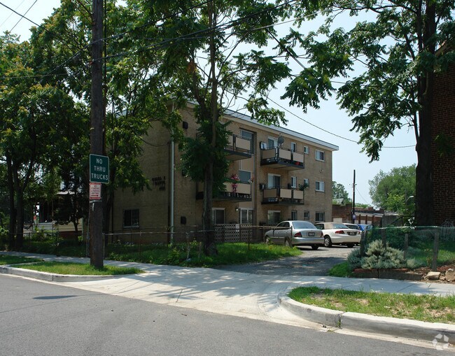 Quarl's Manor 4611 Quarles St NE Washington DC 20019 Apartment Finder