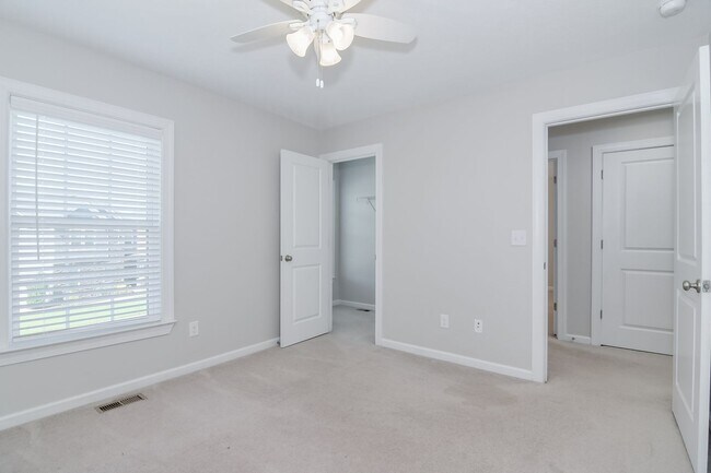 Building Photo - 983 Glenhaven Dr