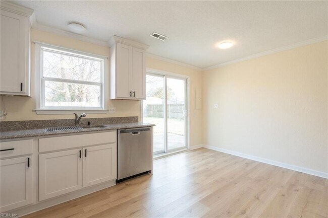 Building Photo - 3528 Chester St