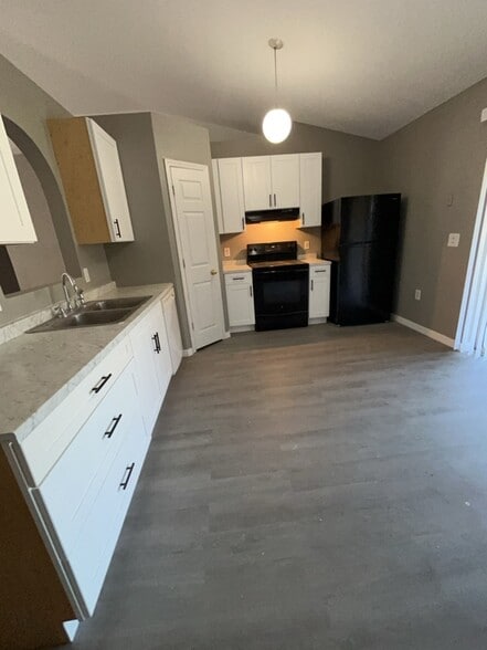 Building Photo - 240 Dalton Dr