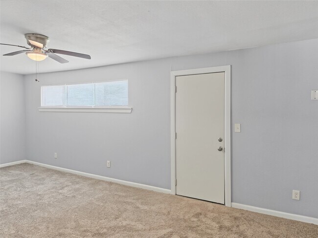Building Photo - 5427 Willow Glen Dr