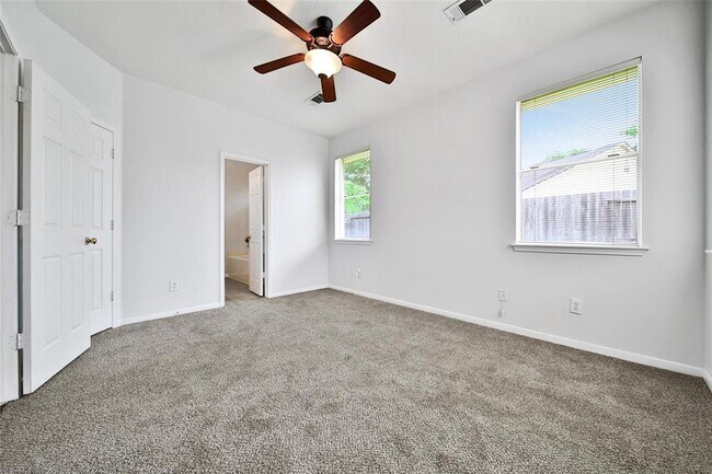 Building Photo - 2922 Green Valley Trail Dr