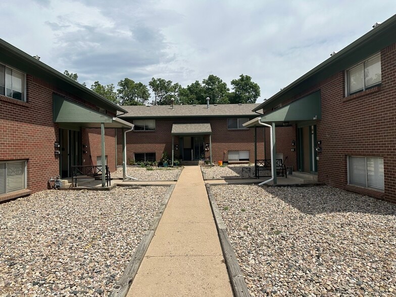 Building Photo - 926 James Ct