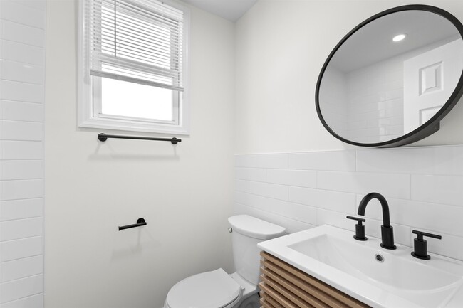 Building Photo - 676 Chestnut St