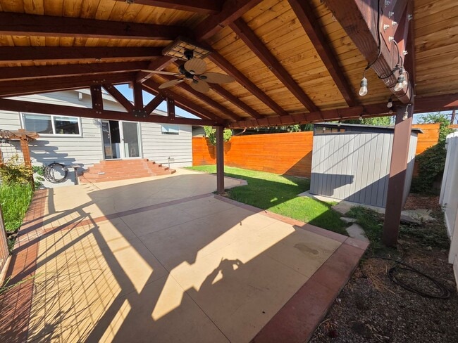 Building Photo - 3Bedroom, 2.5 Bath Mid Century Modern Home...