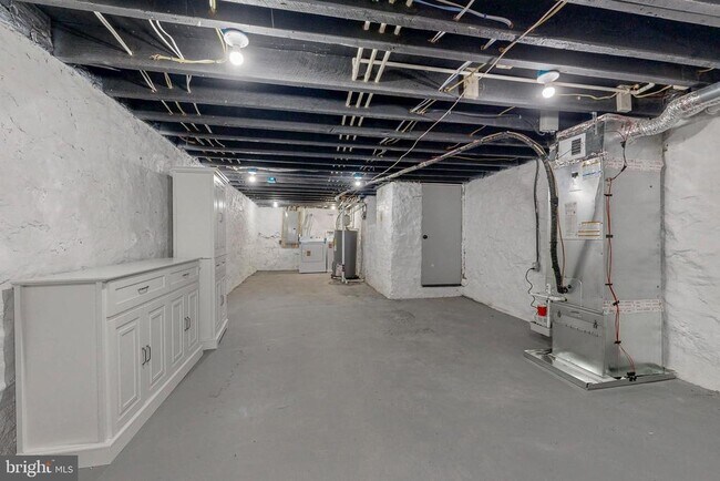Building Photo - 2320 W Lexington St