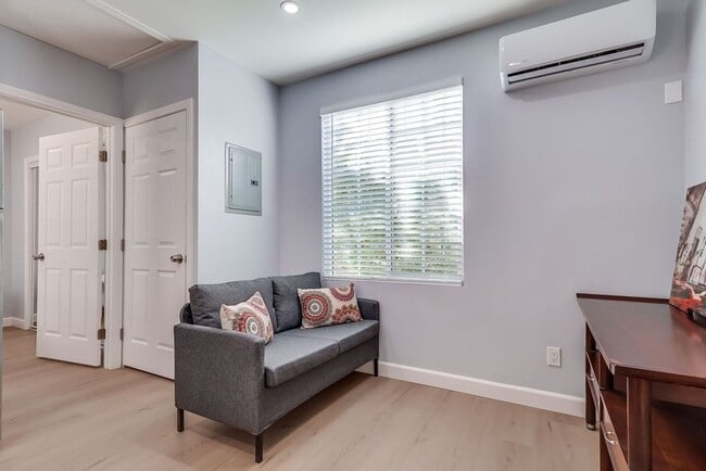 Building Photo - 6504 W 84th Pl