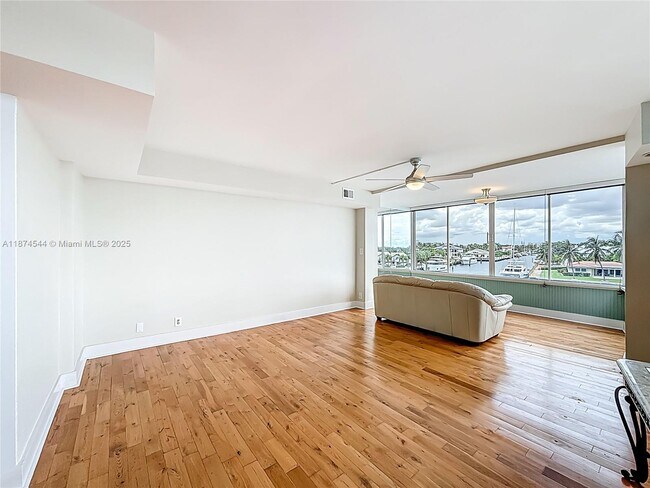 Building Photo - 401 N Riverside Dr
