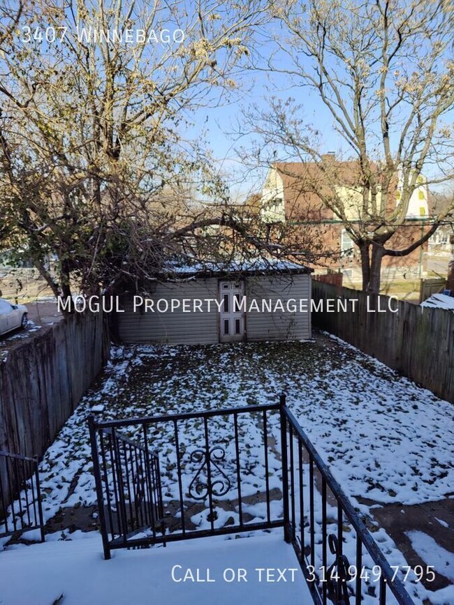 Building Photo - Perfect Yard for a Dog - LARGE 1-bedroom, ...